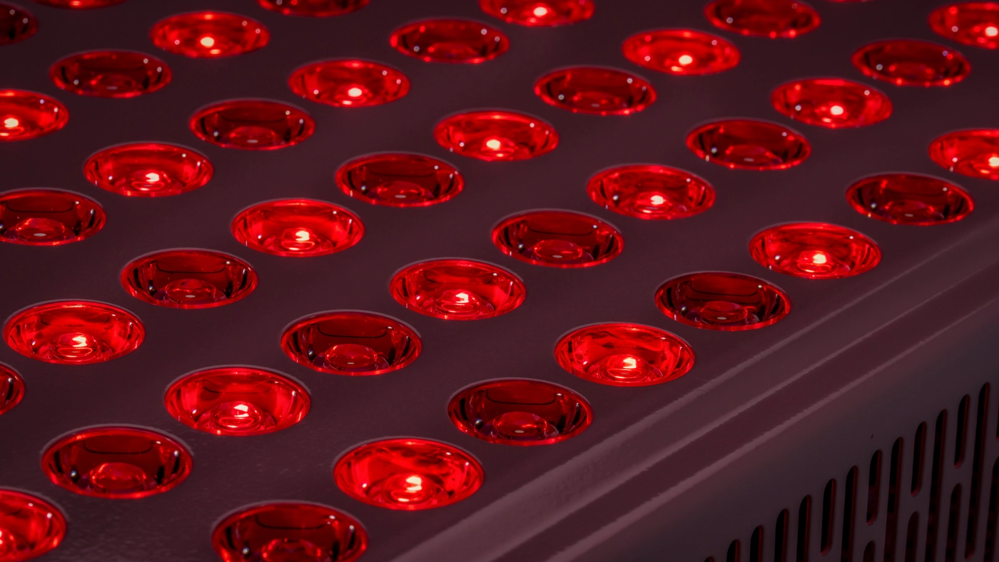 Hey Body - Rotlicht Anwendung/Therapie - Detail des Rotlichttherapie-Panels für Hautgesundheit, Schmerzlinderung, Erholung und Muskelleistung sowie Entzündungshemmung